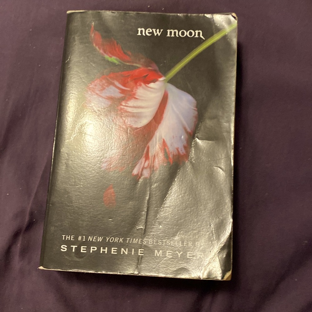 New Moon (Twilight series) (Book 2)